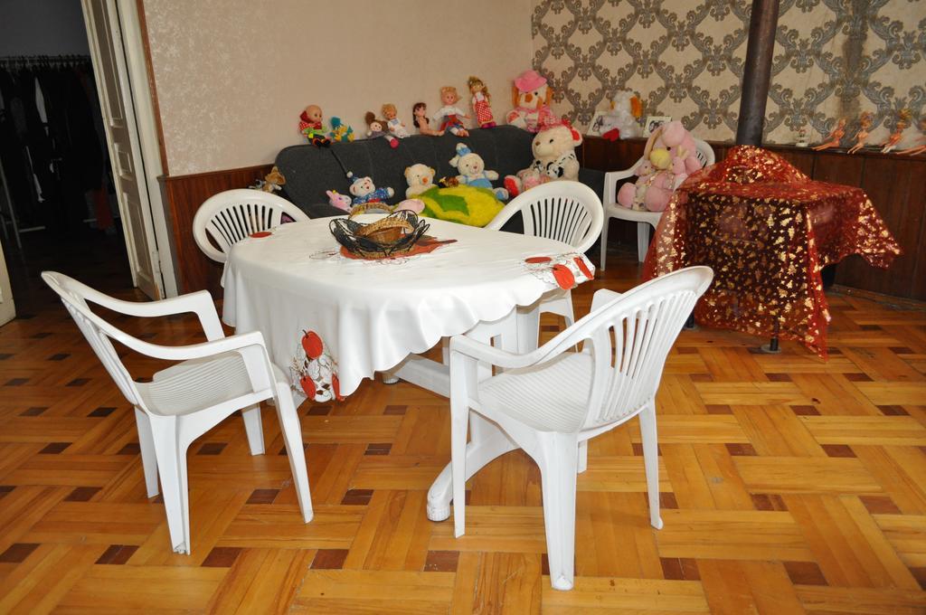 Guest House Cico Telavi Buitenkant foto
