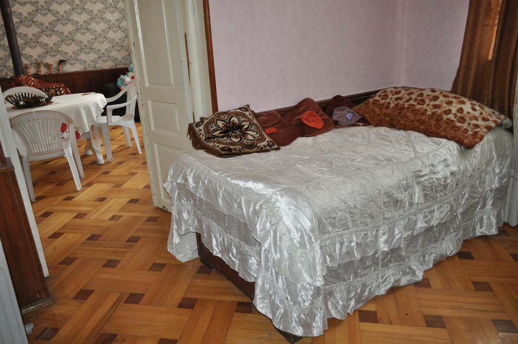 Guest House Cico Telavi Buitenkant foto